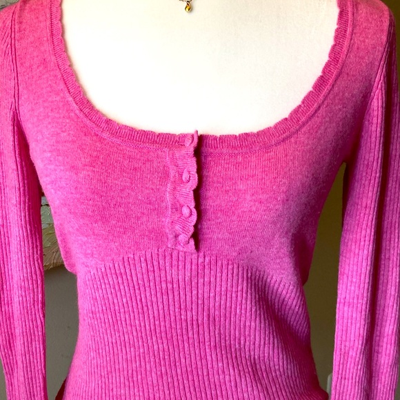 NAF NAF long sleeves pink sweater top. 10% wool. Great for cooler temperatures - Picture 2 of 8